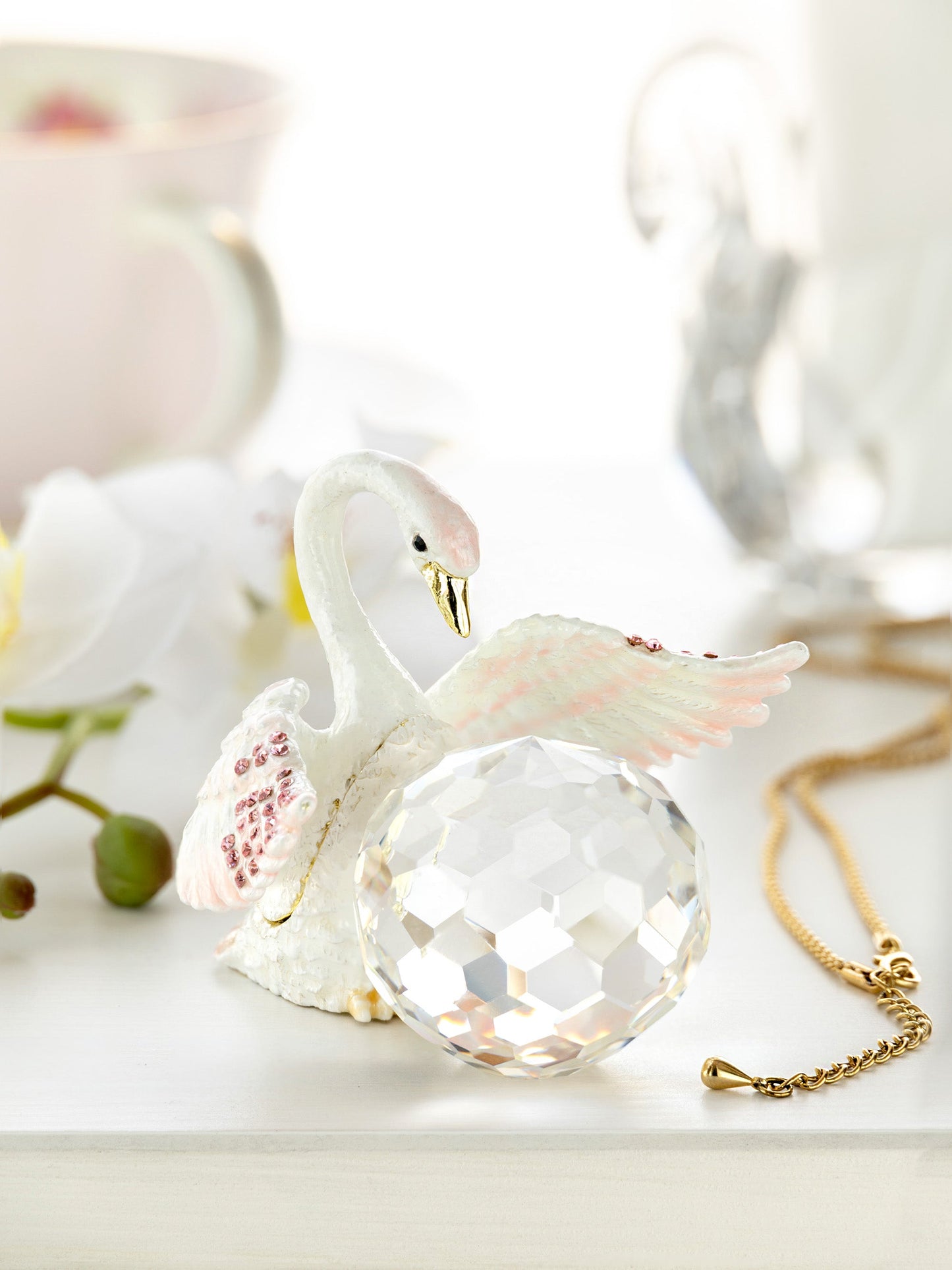 White Swan Holding Crystal-1